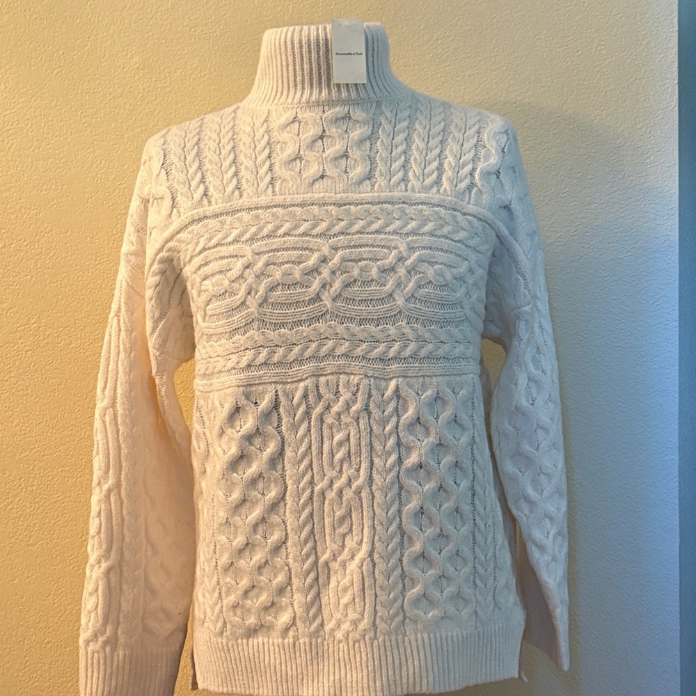 Abercrombie & Fitch Ivory Cable Knit Sweater